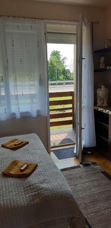 Rosy Apartman Lejlighed Vonyarcvashegy Eksteriør billede